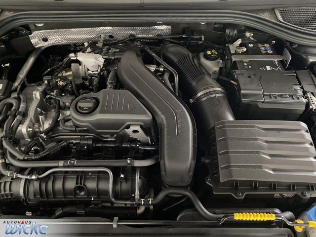 Golf VIII 1.5 TSI Life CONNECT KLIMA PDC LED