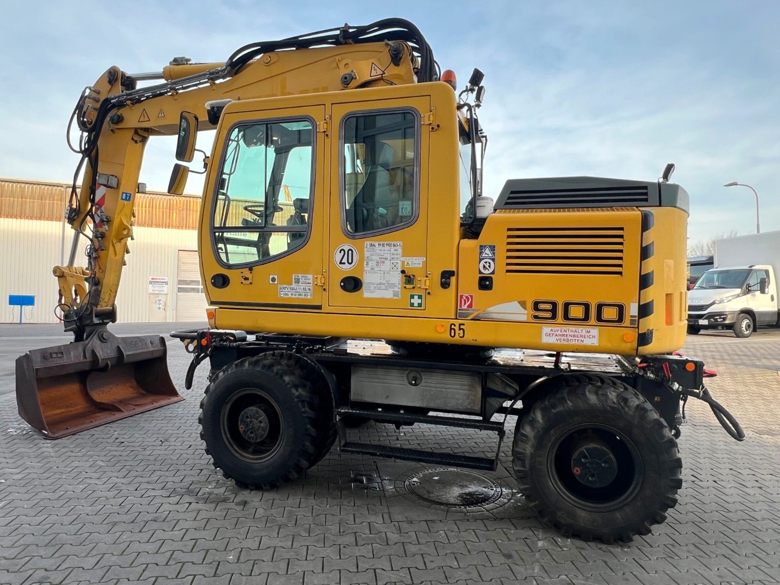 Fahrzeugabbildung Liebherr A 900 C ZW Litronic / 19.616 h / 2009