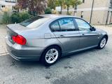 BMW 318i - 1. Hand, nur 80.300 km  - BMW 318 aus 2010: 318i