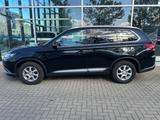 Mitsubishi Outlander Edition 2WD Mehrzonenklima SHZ Rückfah - Mitsubishi Outlander in Rostock