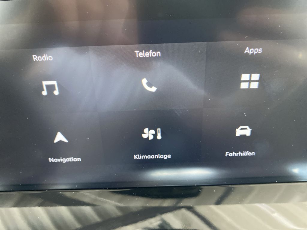 Fahrzeugabbildung Citroën C4 Hybrid 145 PLUS *Allwetterreifen*beh. Frontsc