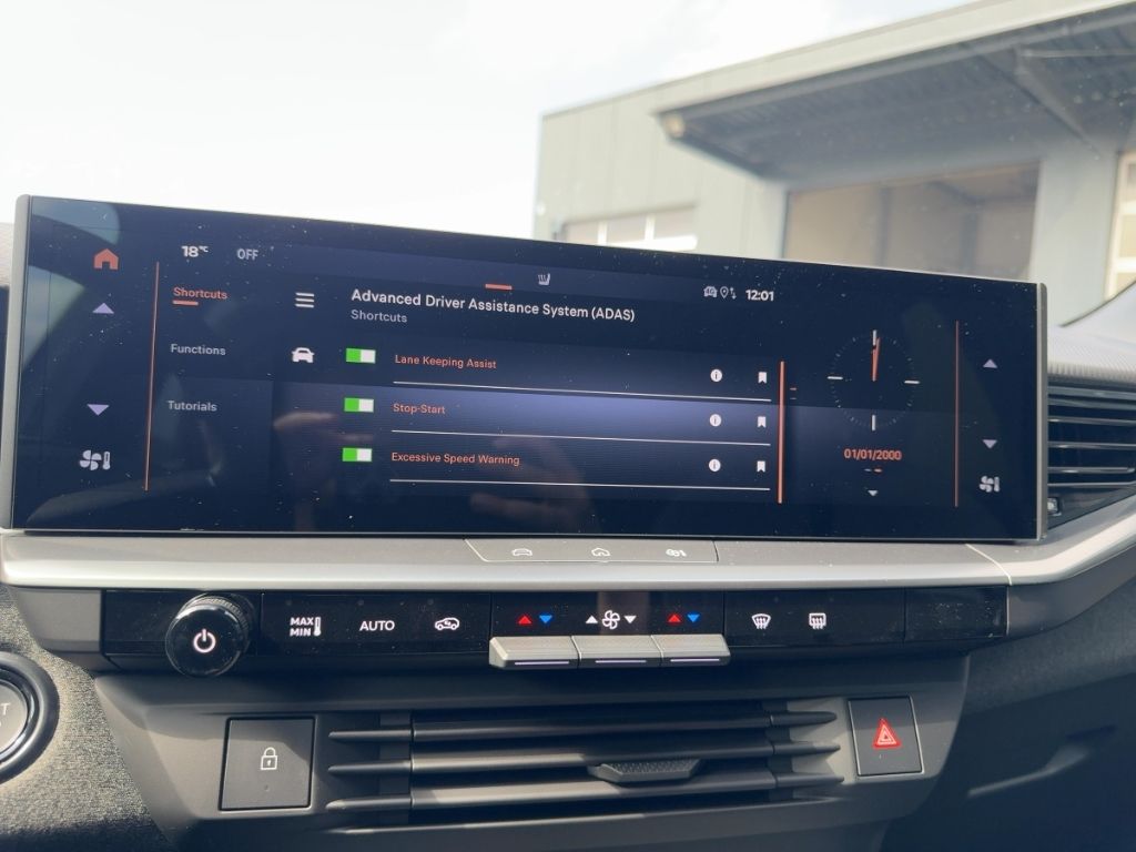 Fahrzeugabbildung Opel Grandland GS, AHK, Allwetter, 360 Grad Kamera, e