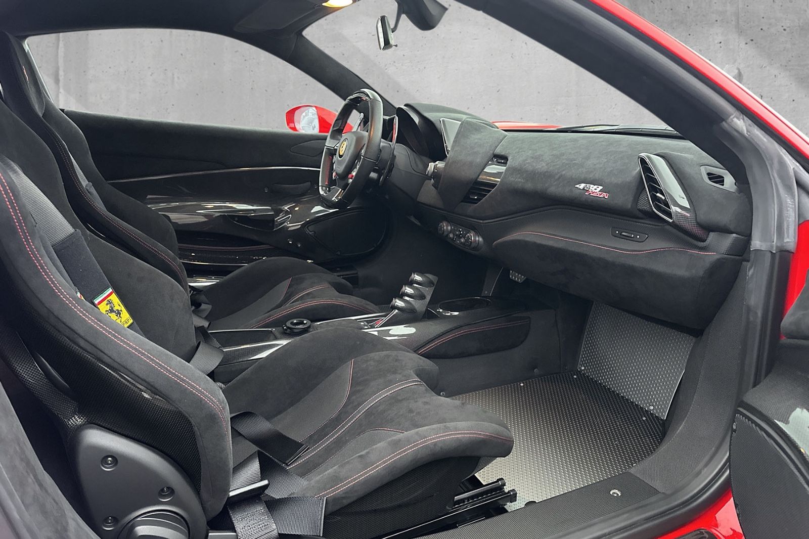 Fahrzeugabbildung Ferrari 488 Pista*Dt Auto*Voll Carbon*4 Punkt*Bügel