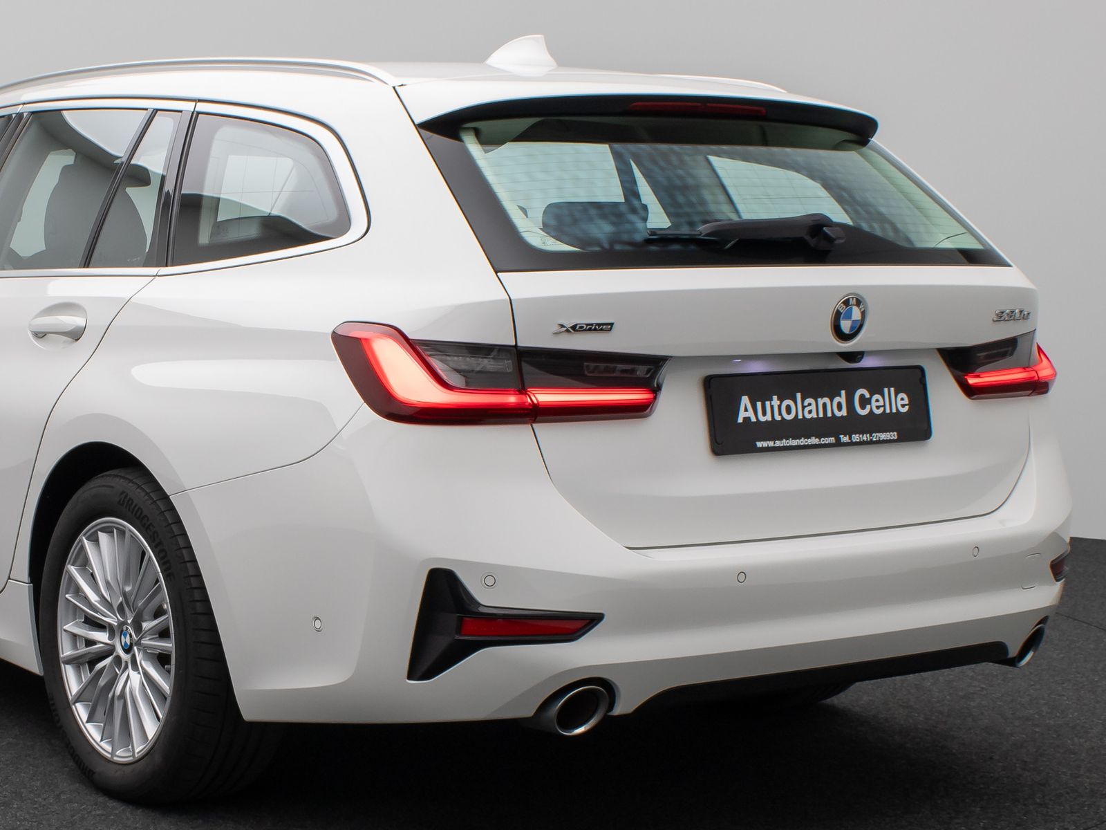 Fahrzeugabbildung BMW 330e xD Sport Line Kamera DAB Stop&Go Alarm LED