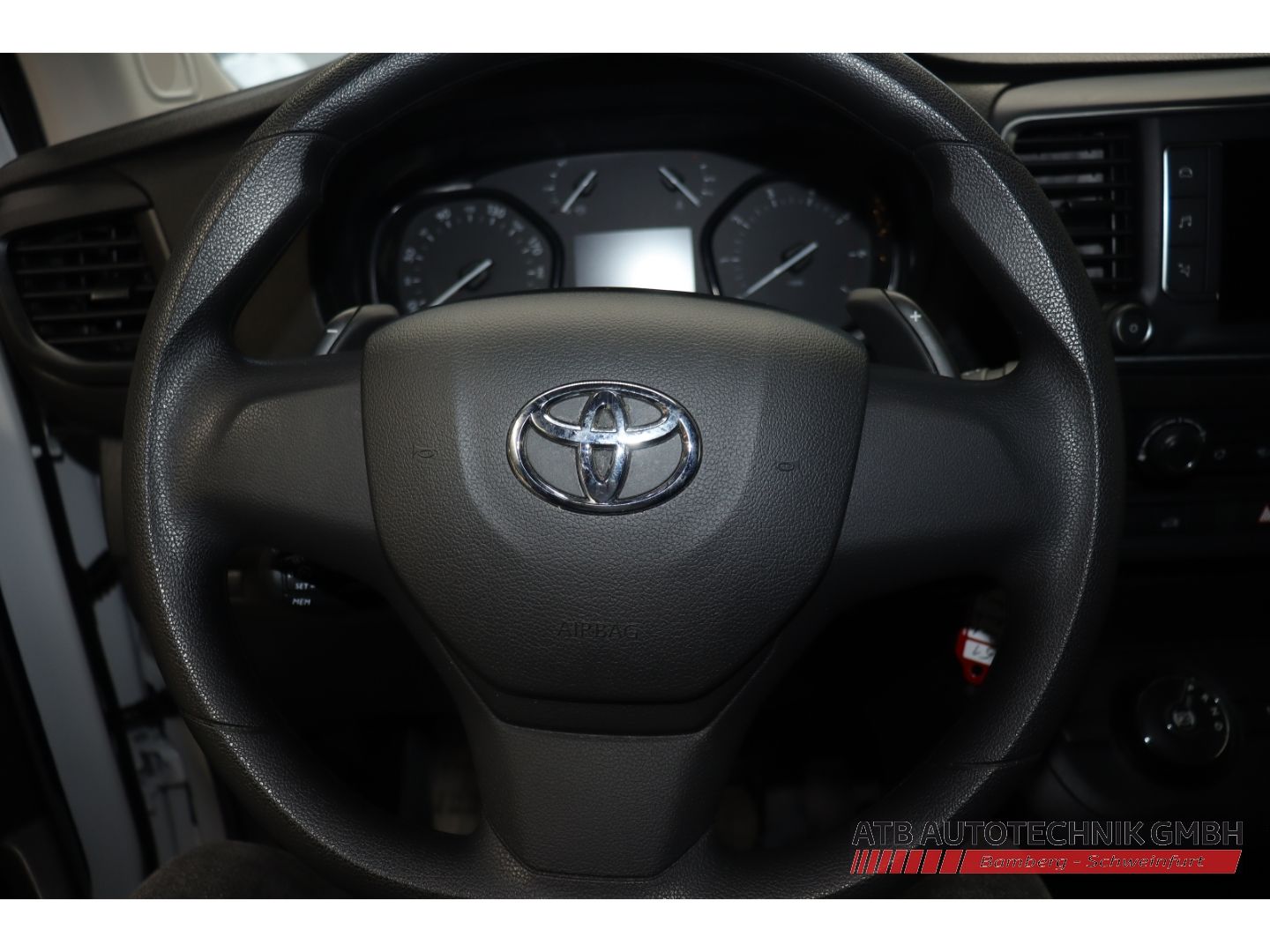 Fahrzeugabbildung Toyota Proace L2 2.0l Kasten Comfort + Navi + AHK