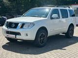 Nissan Pathfinder 3.0 dCi LE Allrad Automatik 7 Sitze - Nissan Pathfinder: 3.0
