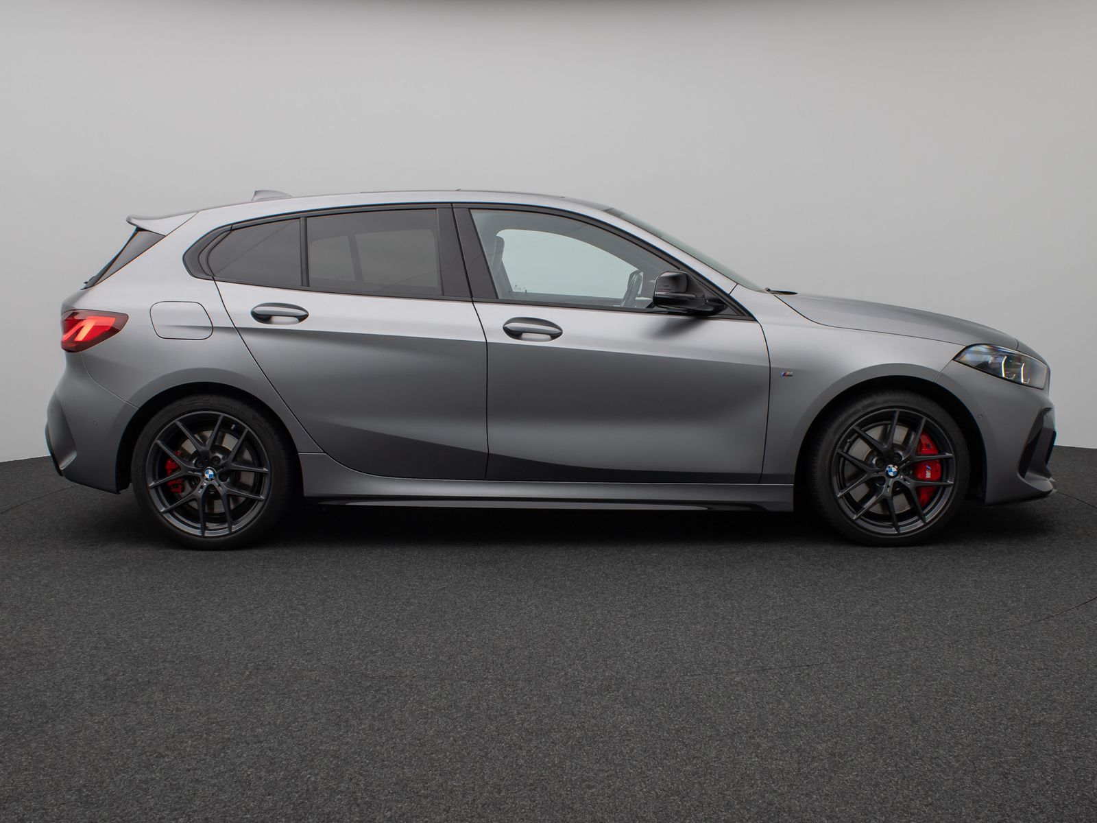 Fahrzeugabbildung BMW M135i xD Panorama Kamera HUD DAB H/K Komfort 18"