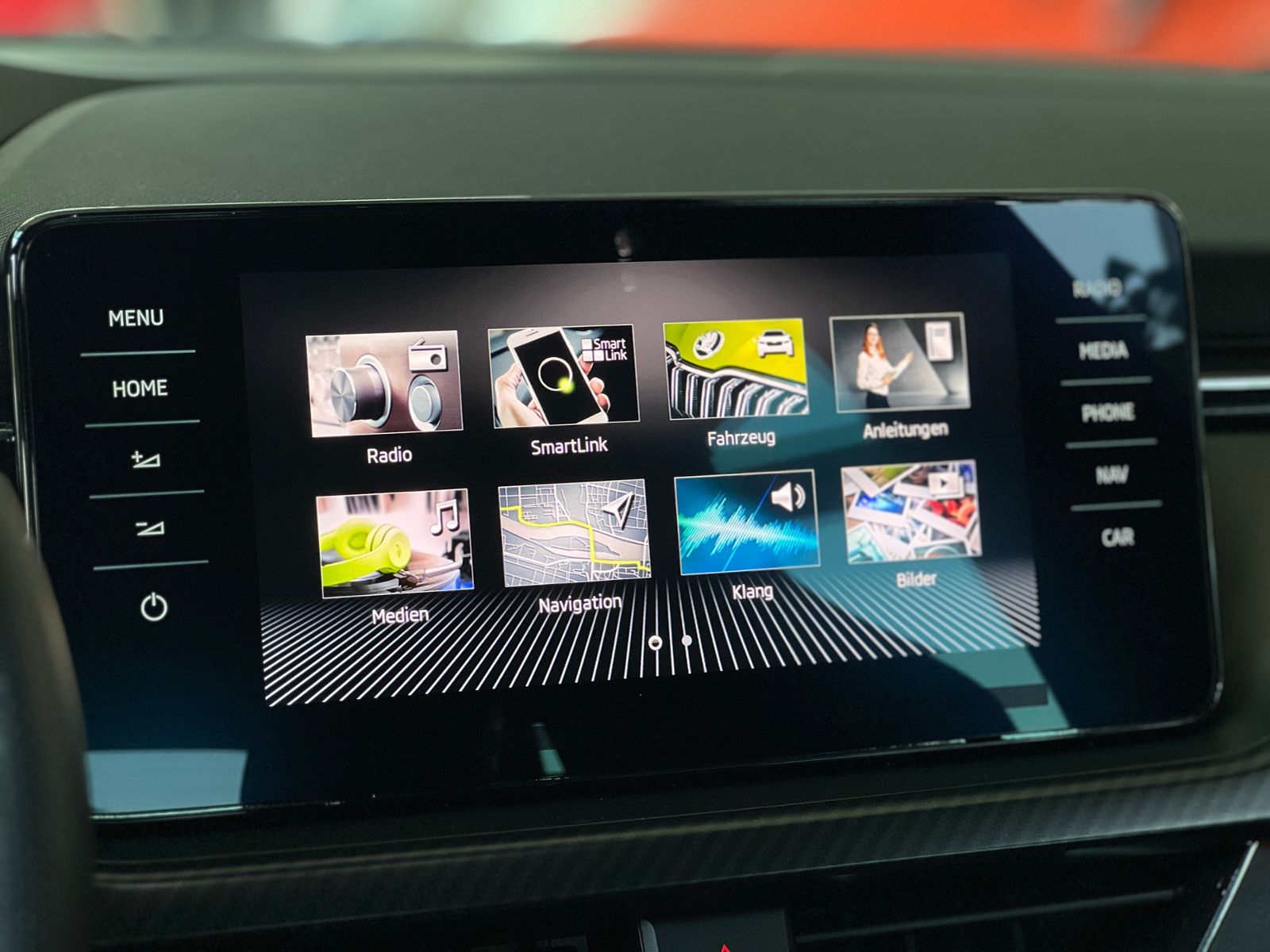 Fahrzeugabbildung SKODA KAMIQ Monte Carlo PANO LED NAV SHZ ALU