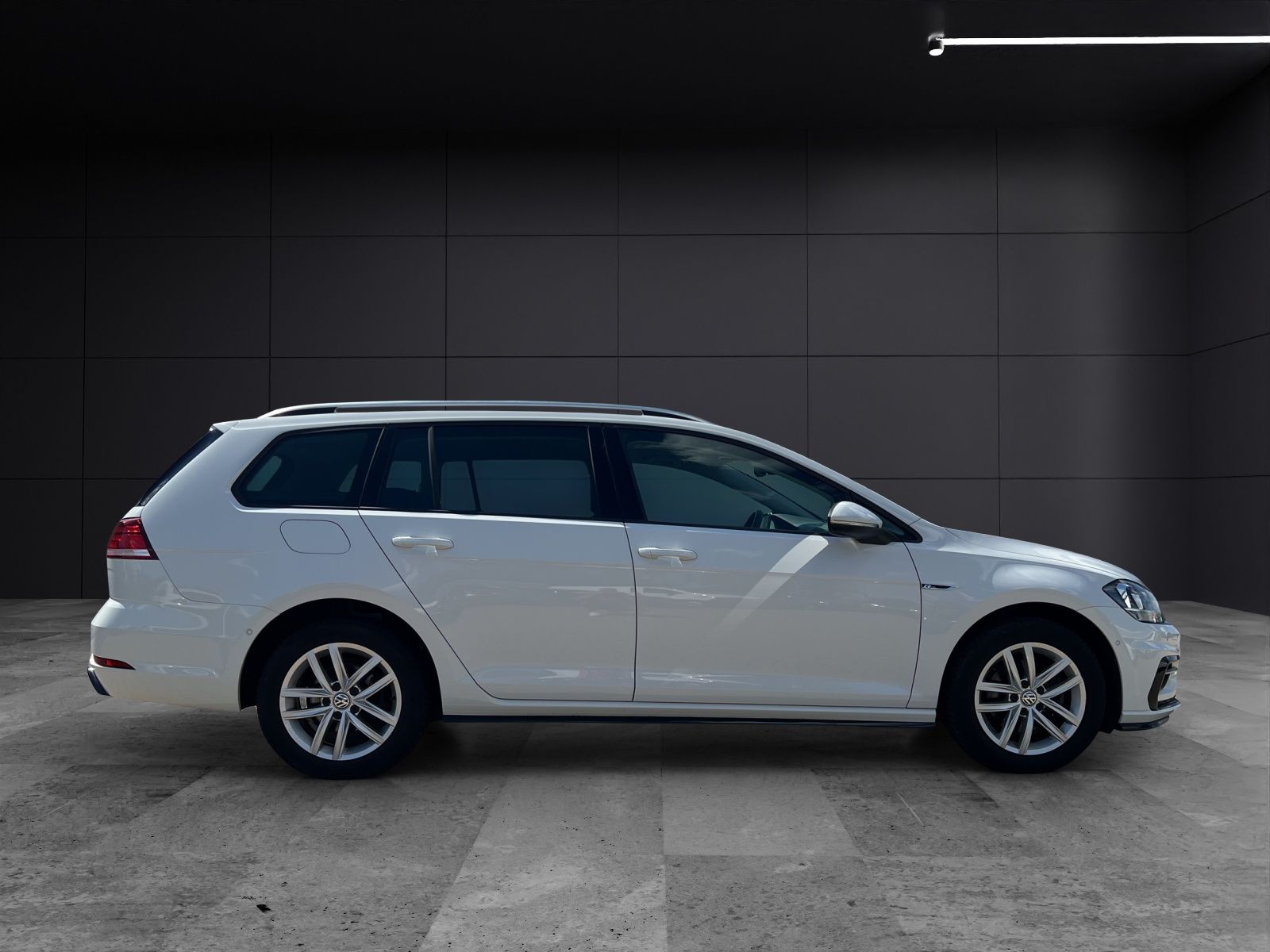 Fahrzeugabbildung Volkswagen Golf VII Variant TDI R-Line  DSG Navi ACC RFK SH