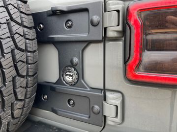 Jeep Wrangler - 12