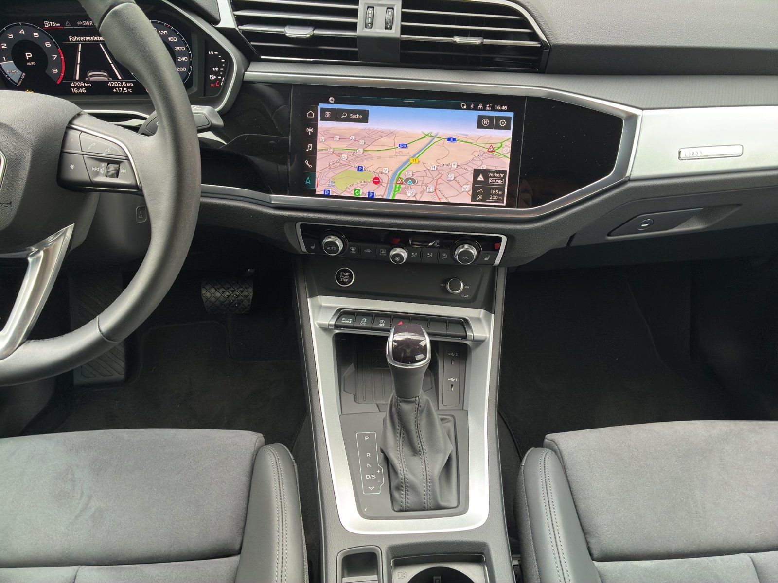 Fahrzeugabbildung Audi Q3 Sportback S line 35 TFSI AHK,LED,Navi,PDC,LM