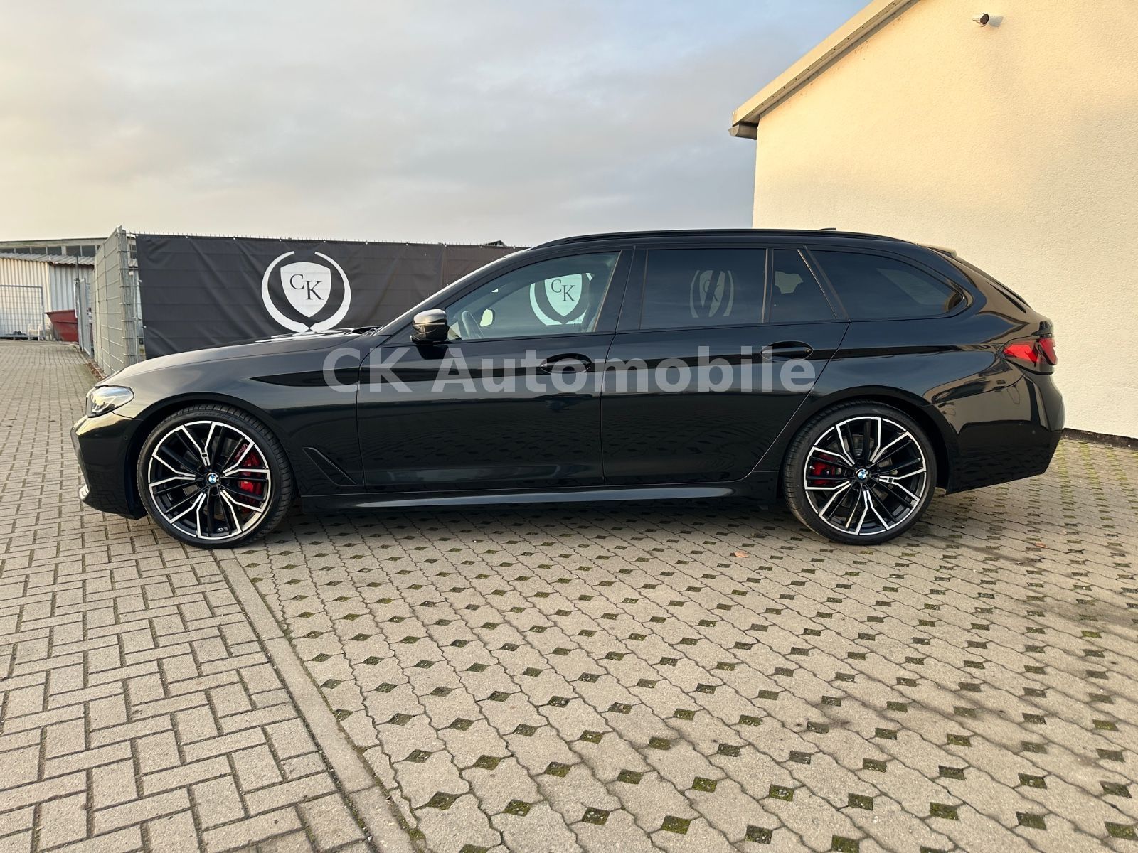 Fahrzeugabbildung BMW 530d xDrive M-Sport Facelift/Laser/Head-Up/AHK