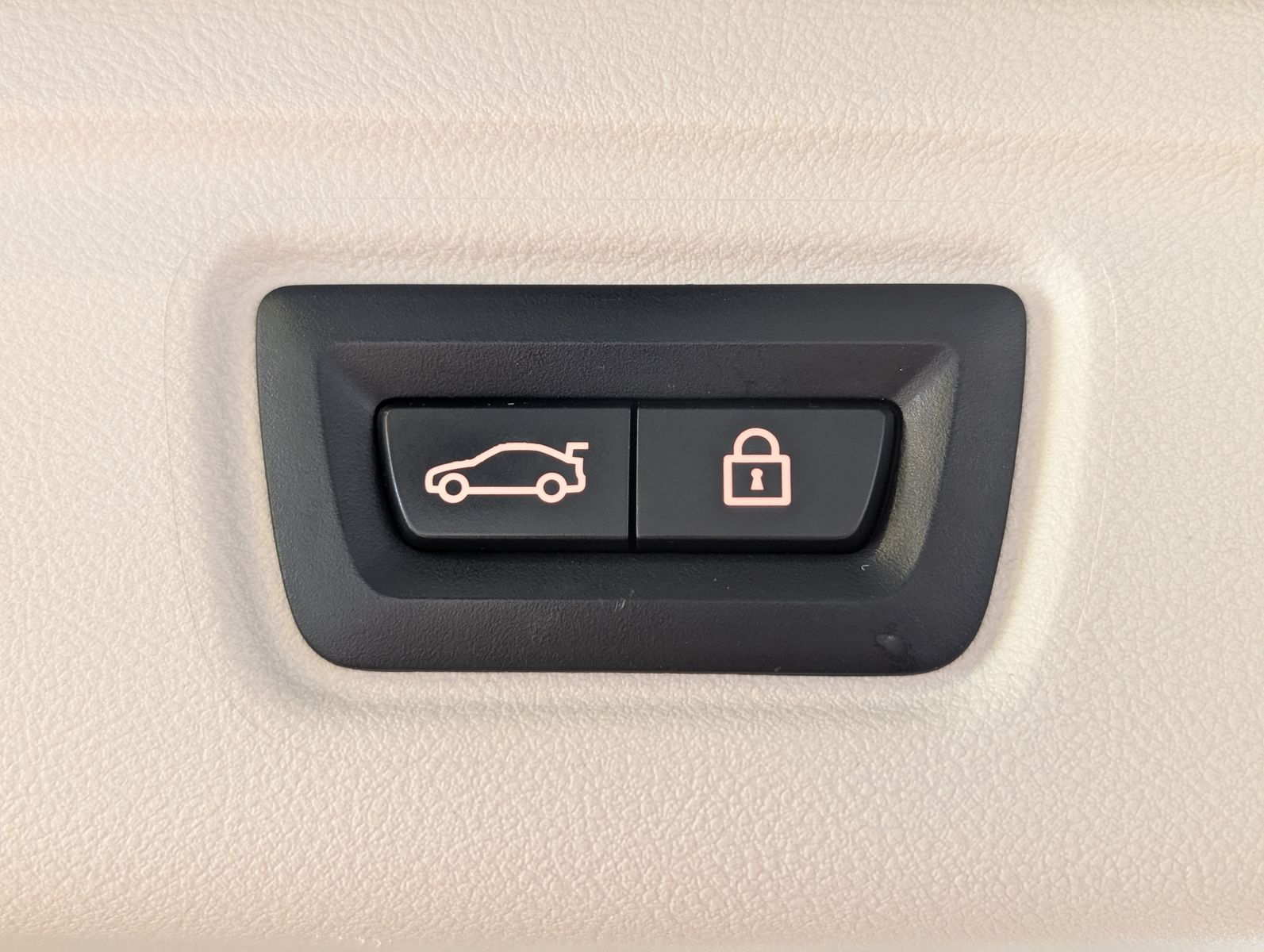 Fahrzeugabbildung BMW 320 e xDrive Sport Line Schadow Pano Laser Navi