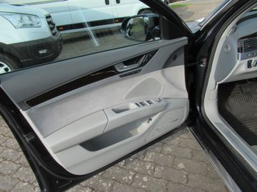Audi A8 - 12