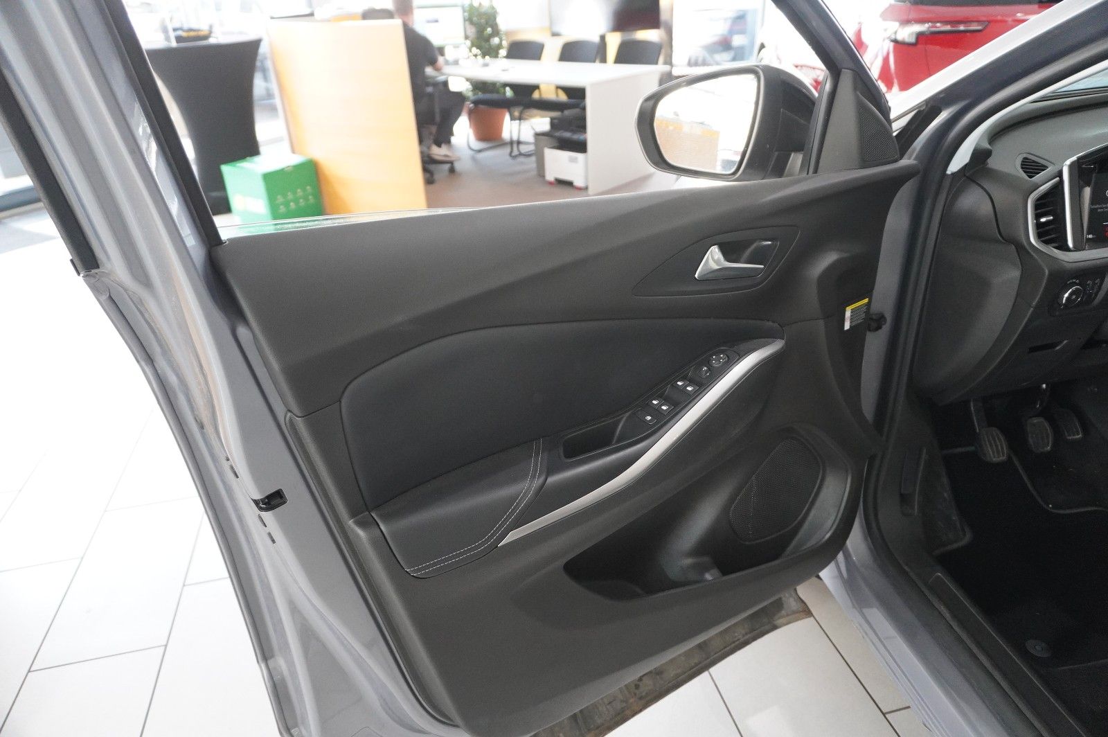 Fahrzeugabbildung Opel Grandland (X) 1.2T GS SPORT NAVI/LED/VIRT./DAB+