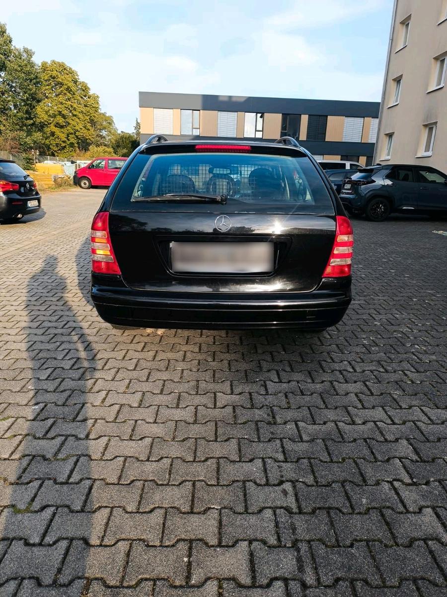 Mercedes-Benz C220 2005 — photo 11