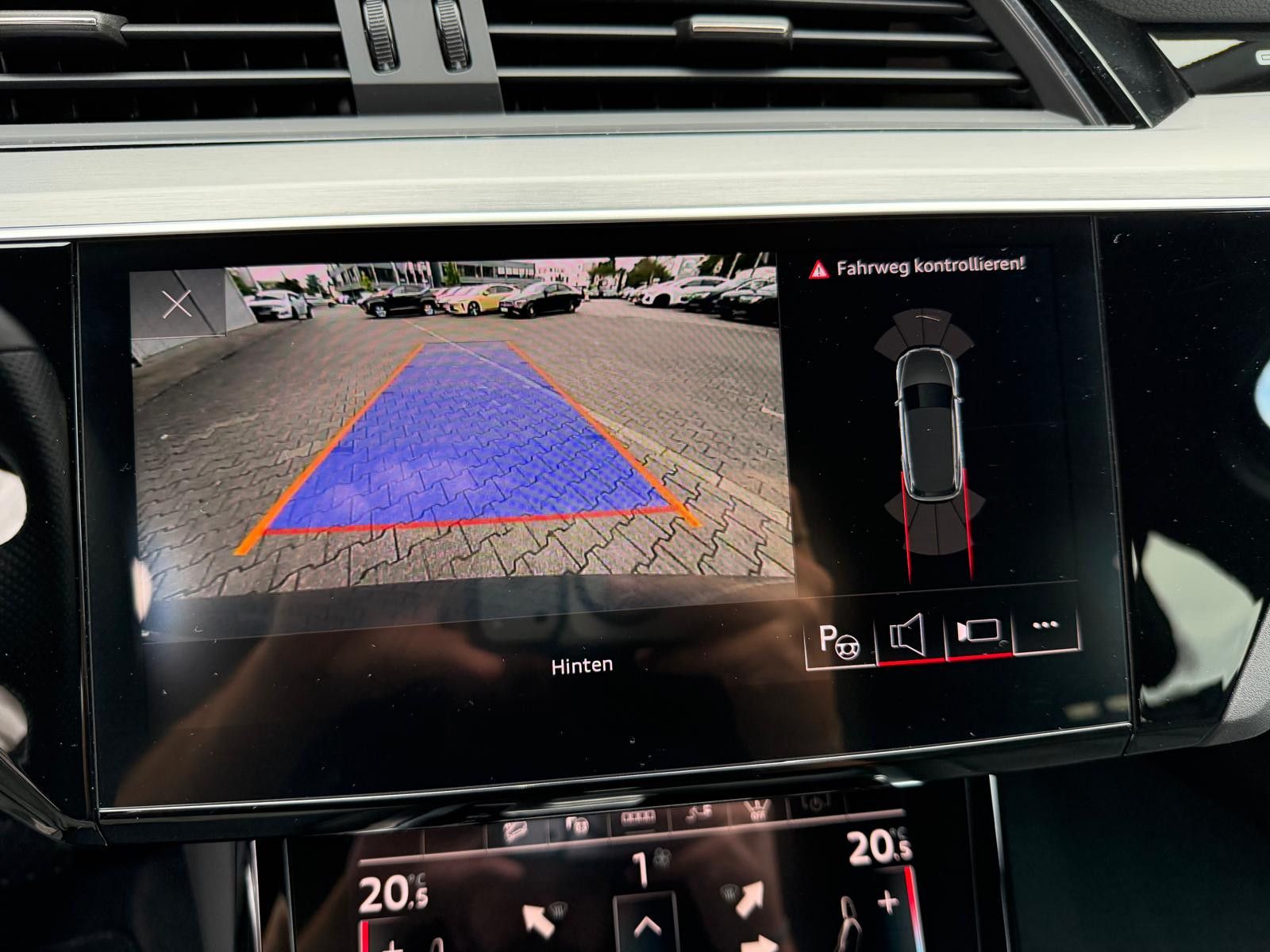 Fahrzeugabbildung Audi e-tron 50 QUATT S LINE 20"+LEDER+LUFT+ACC+KAM+