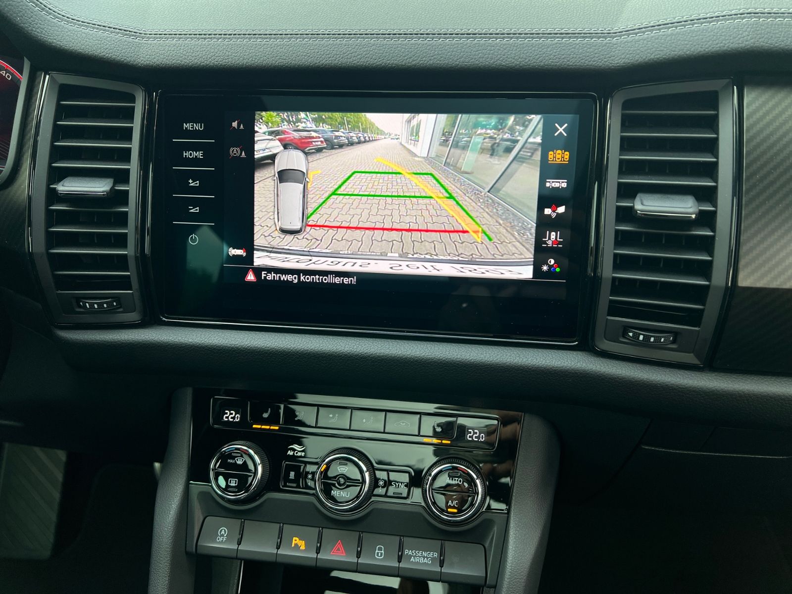 Fahrzeugabbildung SKODA Kodiaq Sportline 2.0 TDI DSG 4x4 *AHK,Pano,Stand