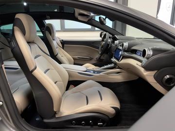 صورة مصغرة 42 لـ 2016 Ferrari GTC4LUSSO