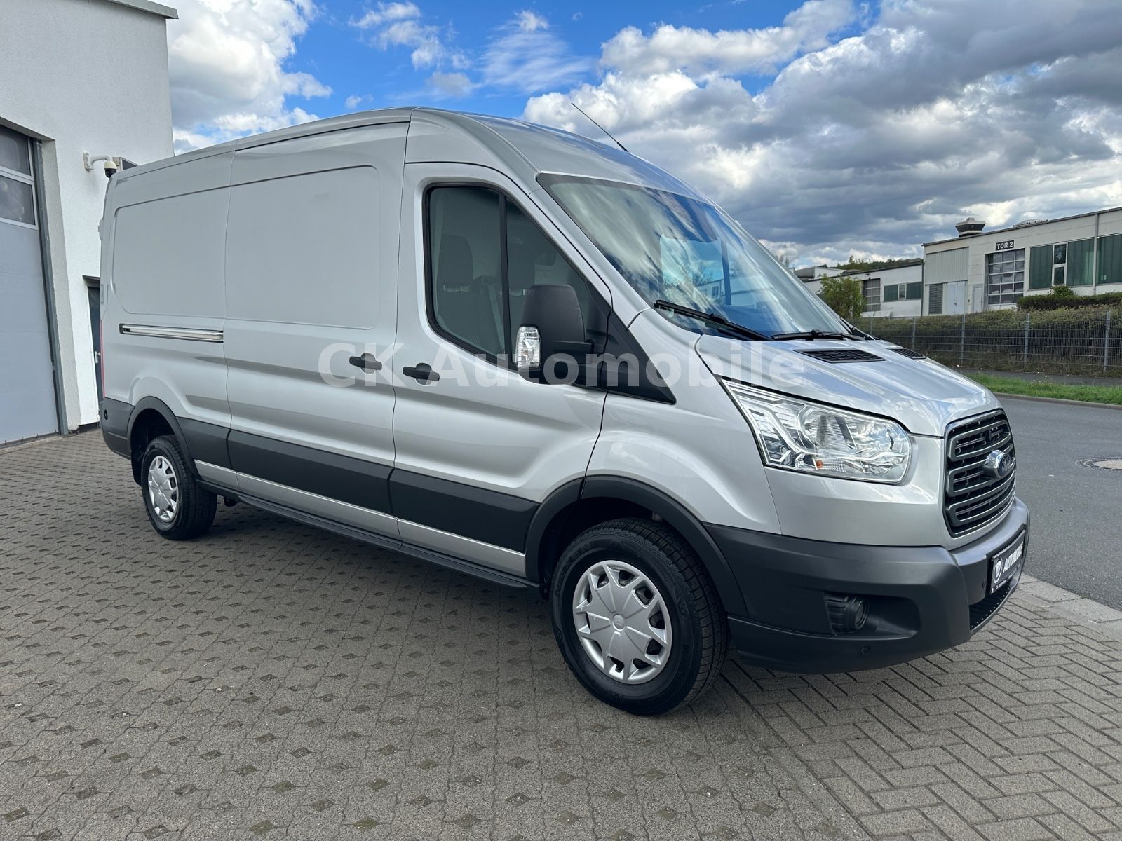 Fahrzeugabbildung Ford Transit Kasten 350 H2L3 Trend/Navi/Klima/PDC
