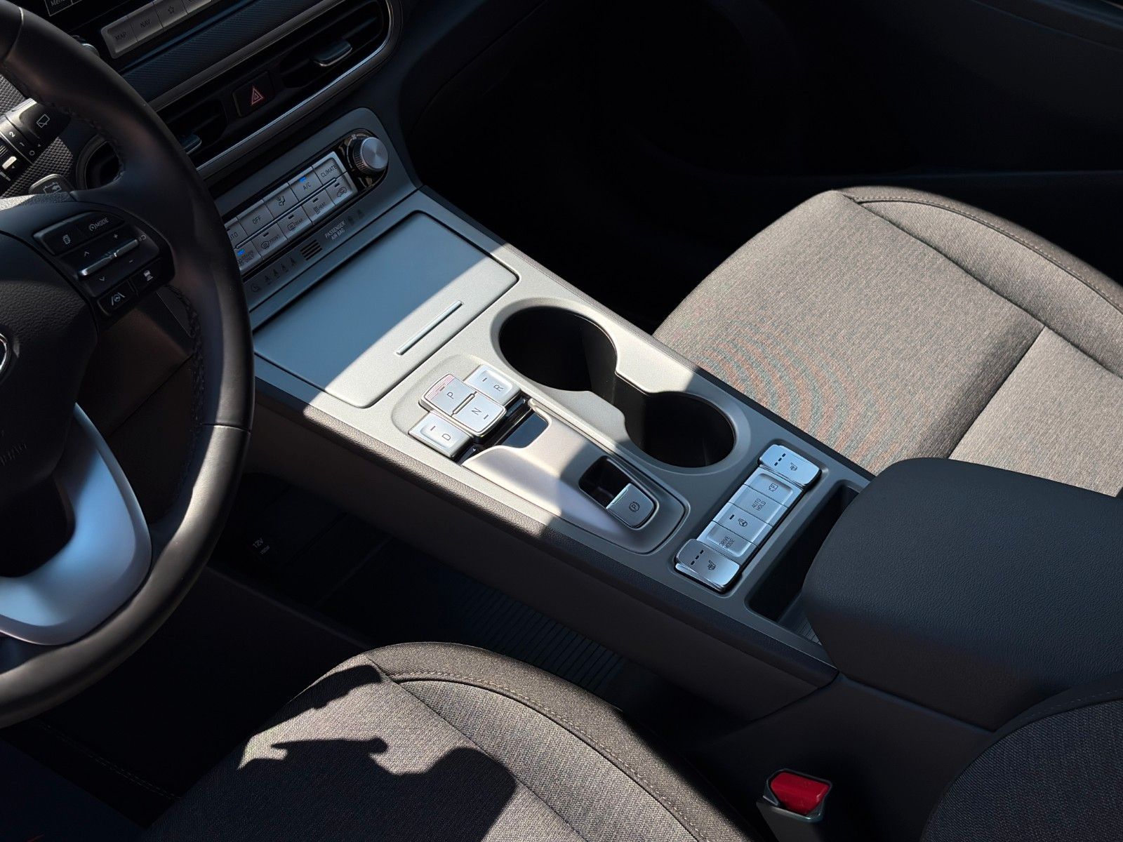 Fahrzeugabbildung Hyundai KONA E Trend 2WD CarPlay Schiebedach ACC CAM HuD