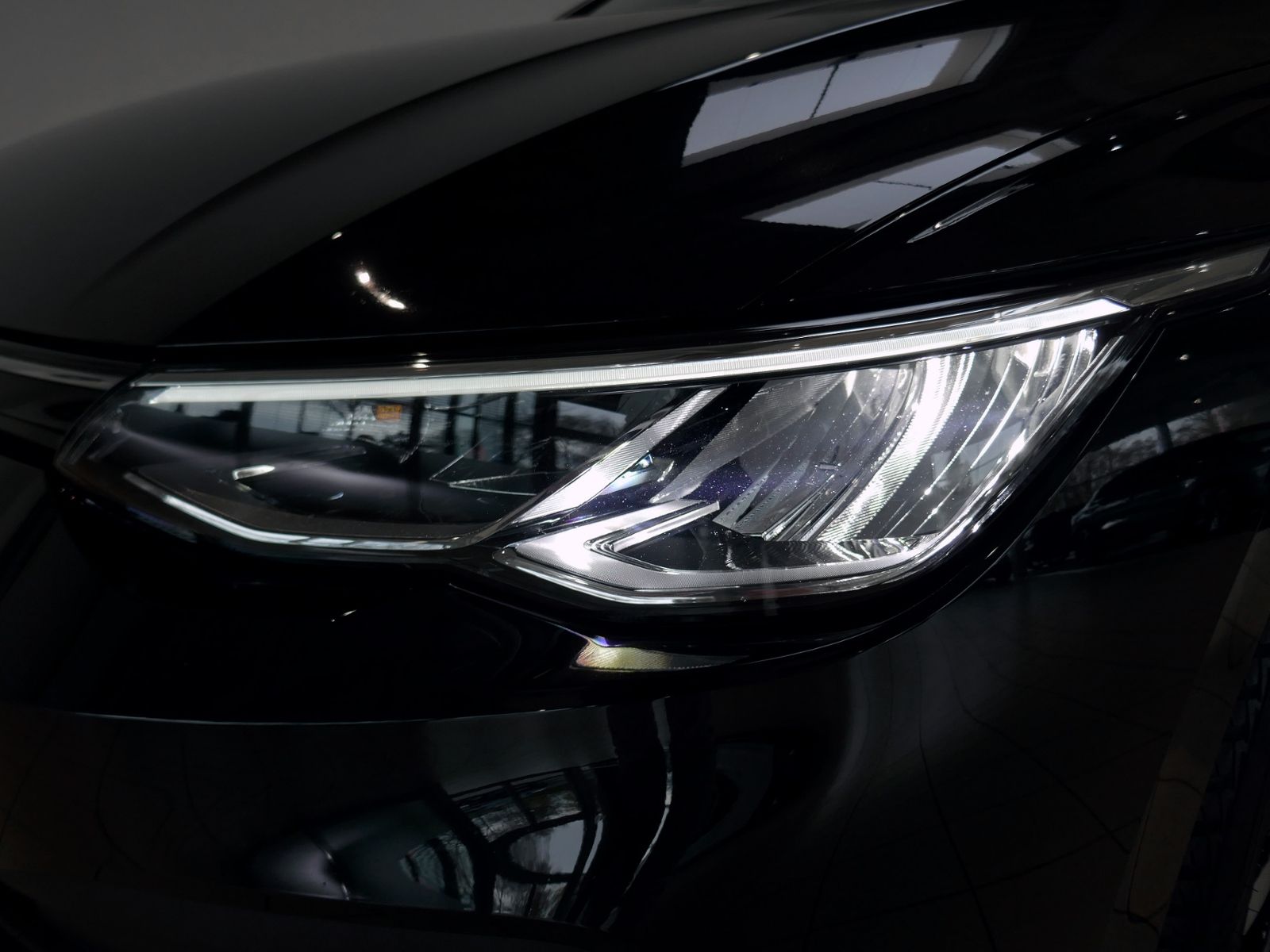 Fahrzeugabbildung Volkswagen Golf VIII Active 1.5 TSI | LED AHK RFK ACC Navi