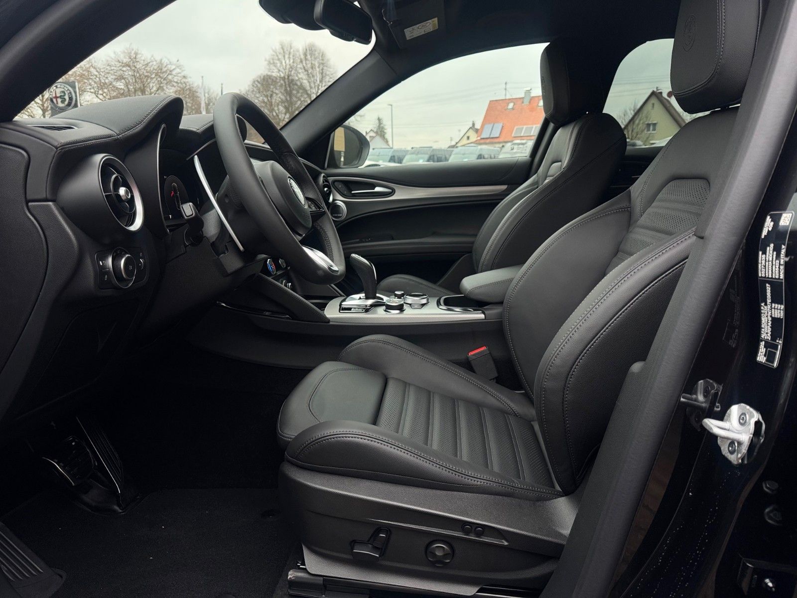 Fahrzeugabbildung Alfa Romeo VELOCE 280 PS AT8 Q4 MEMORY KAMERA LEDER