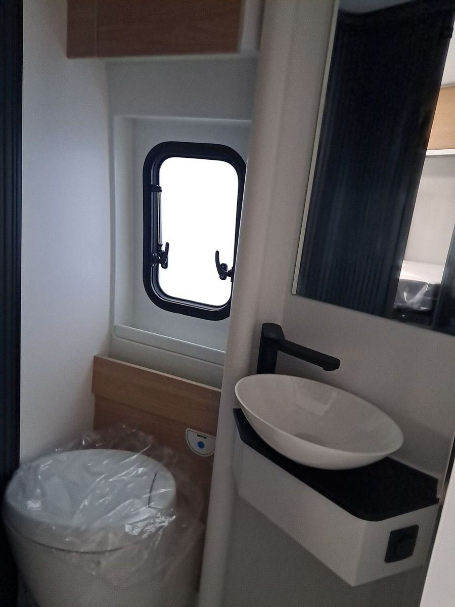 Fahrzeugabbildung Adria Twin 60Y 640 SLB Automatik, LED Scheinwerfer