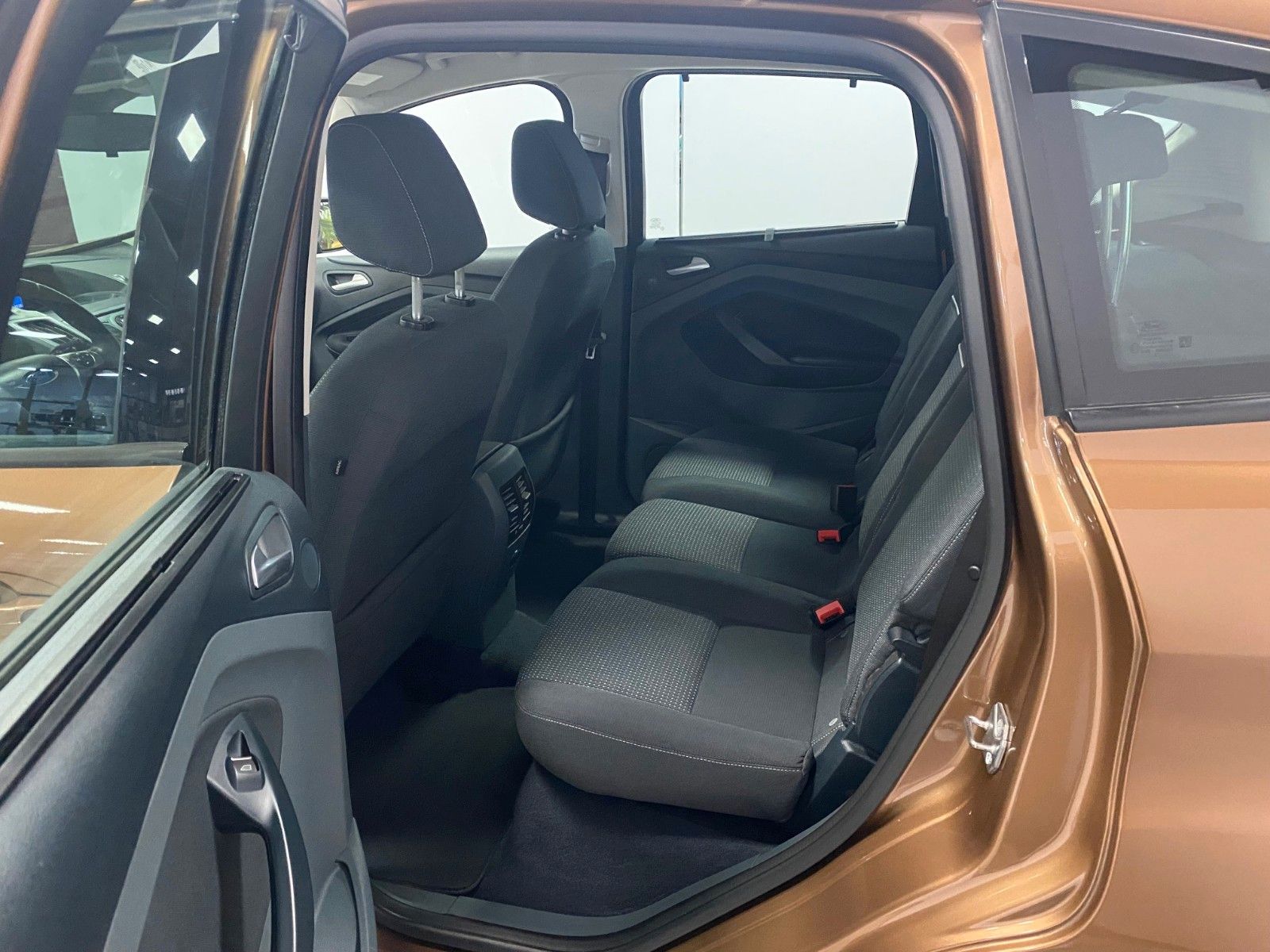 Fahrzeugabbildung Ford C-Max 1.0 EcoBoost SYNC Edition+AHK+NAVI+PDC+ALU