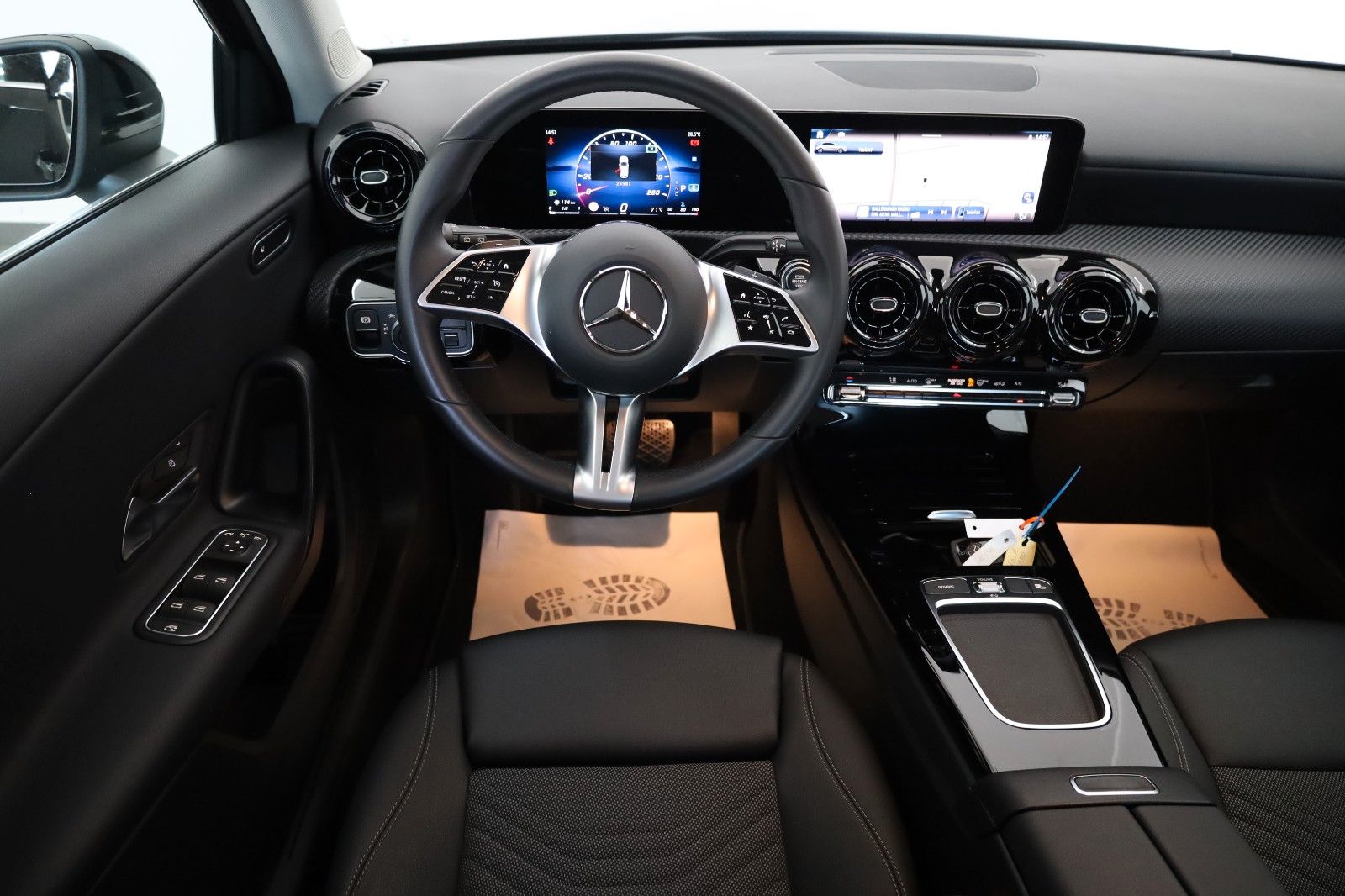 Fahrzeugabbildung Mercedes-Benz A 180 d,T.Leder,Navi,LED,SH,Kamera