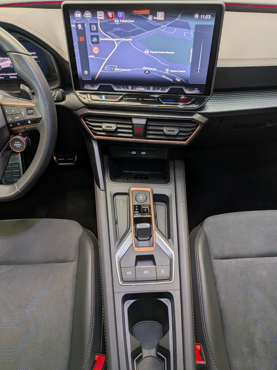 Fahrzeugabbildung CUPRA Leon 1.5 eTSI Dynamic-Edge-Paket AHK*PANO*CAM*18