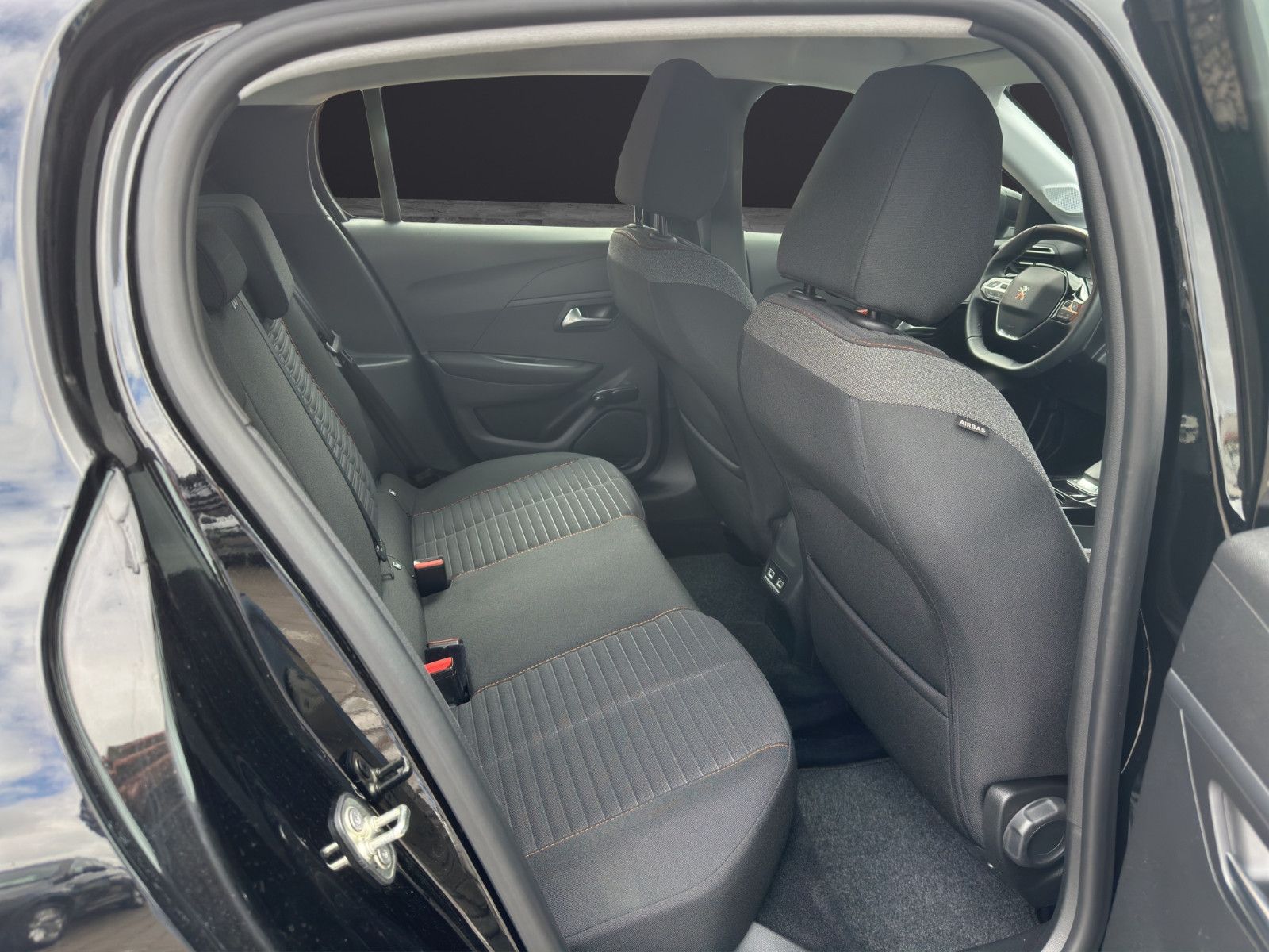 Fahrzeugabbildung Peugeot 208 eActive/Shz/Mirrorlink/Tempomat/Shz