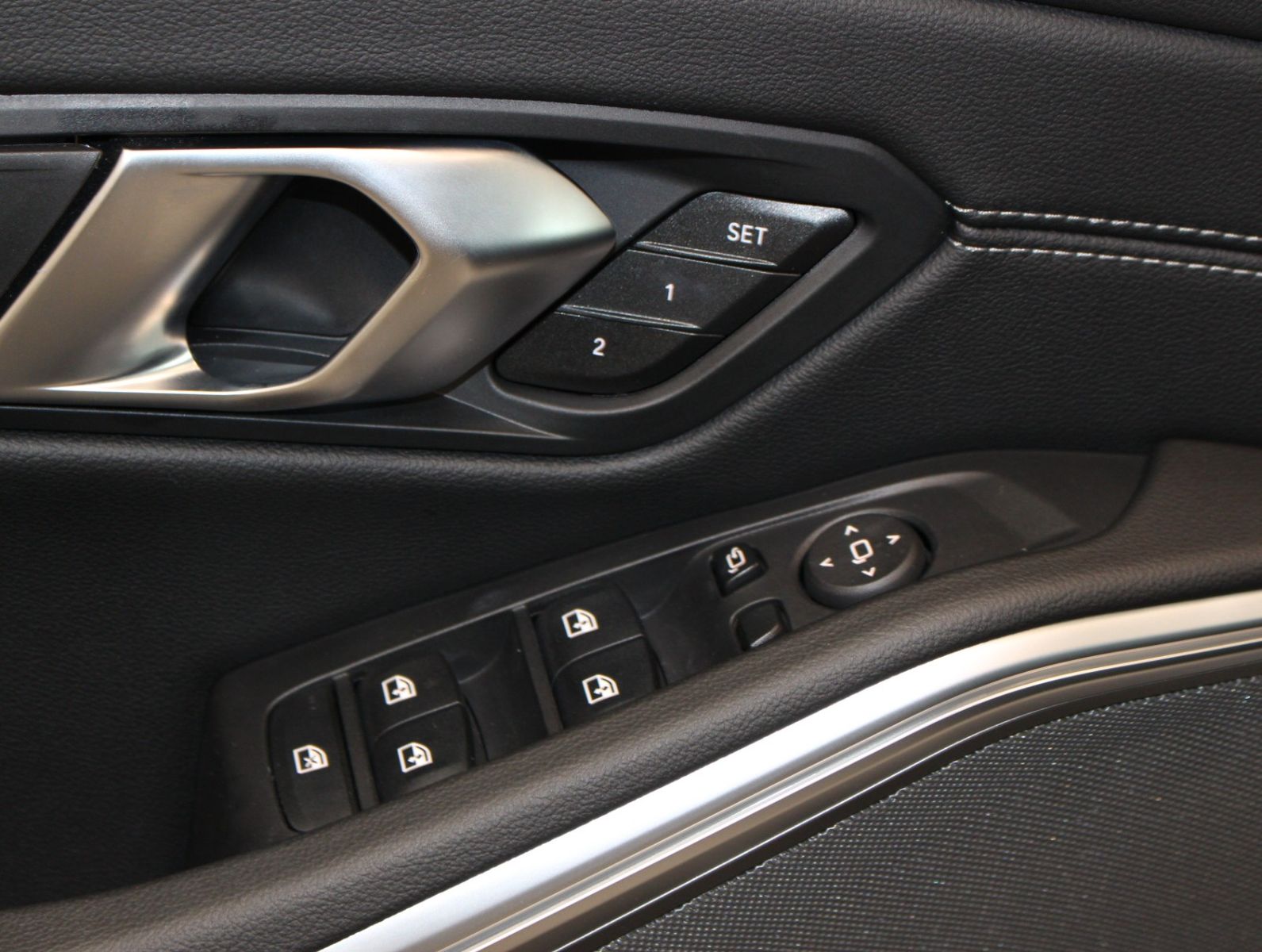 Fahrzeugabbildung BMW 320i LED*Standhzg*HUD*Memory*Harman Kardon