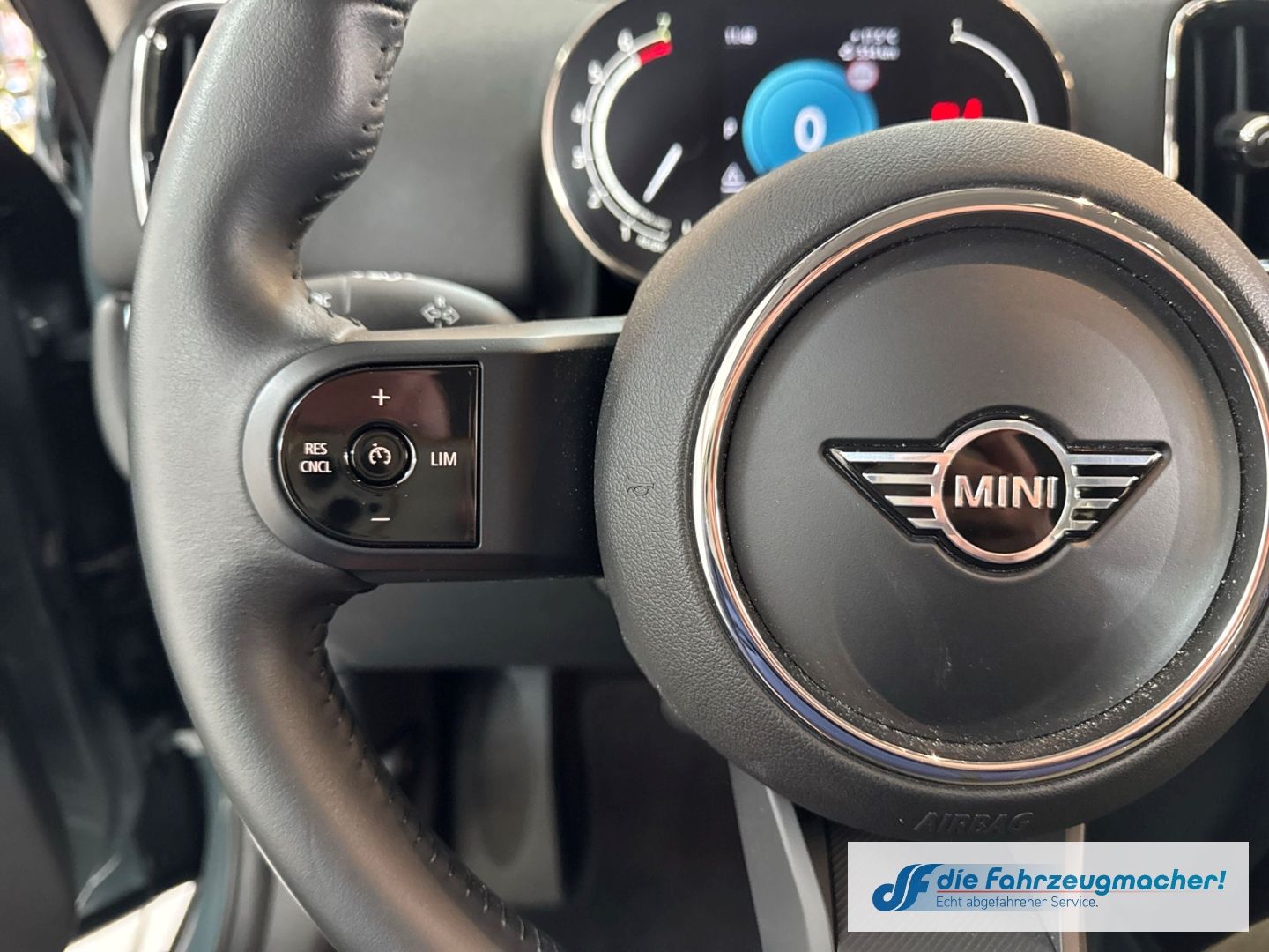 Fahrzeugabbildung MINI Cooper Countryman One Classic Trim Navi LED Blen