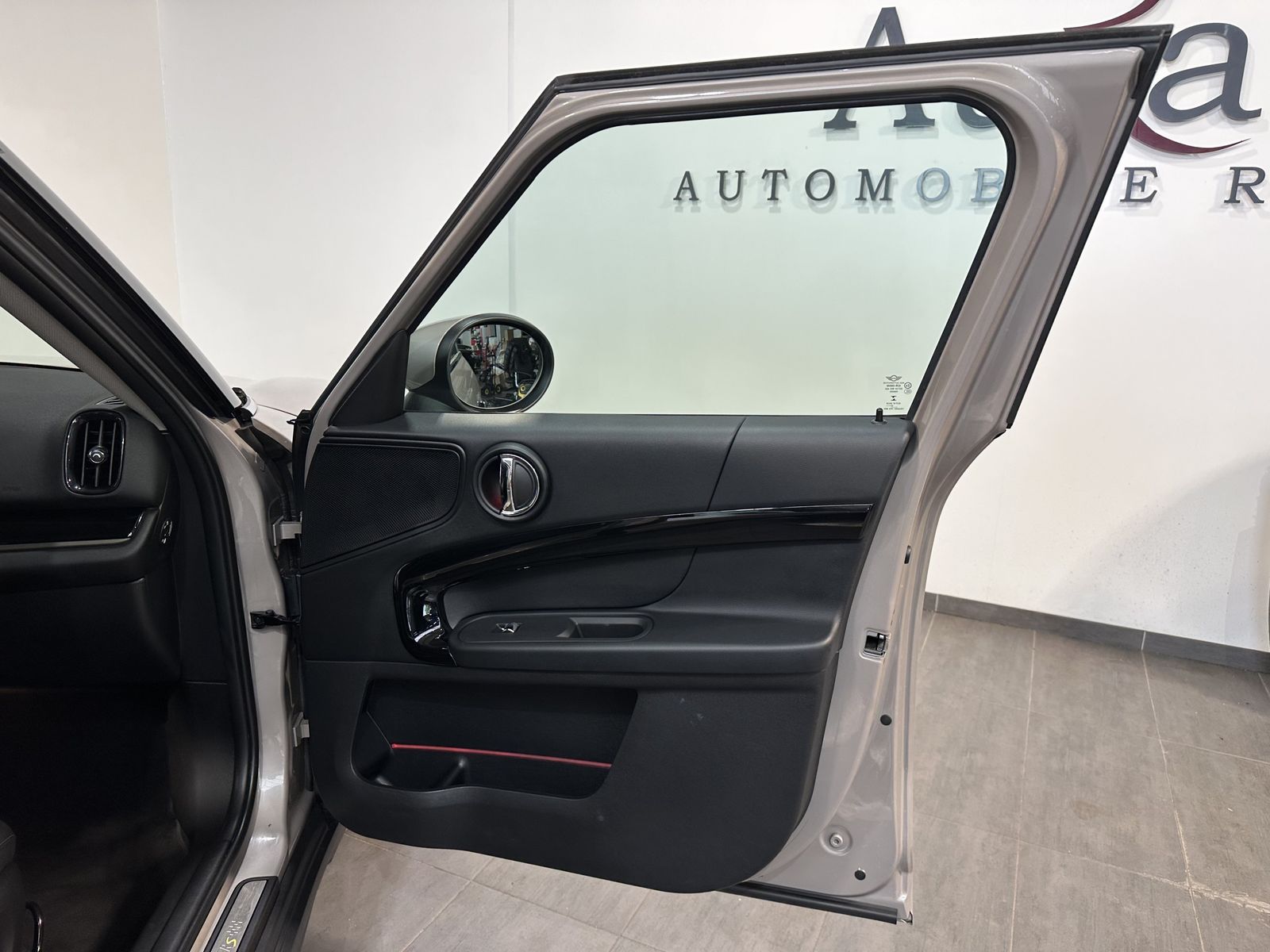 Fahrzeugabbildung MINI Countryman Cooper SE Classic All4 NAV+LED+KAM+MI