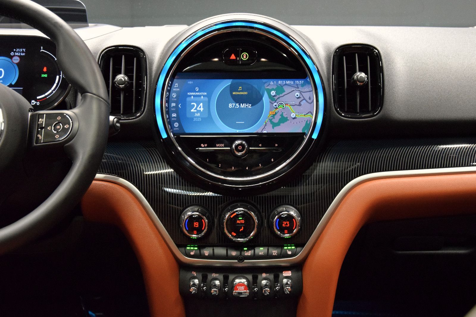 Fahrzeugabbildung MINI Cooper Countryman Yours Trim Pano Leder-braun