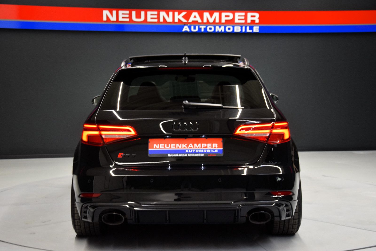 Fahrzeugabbildung Audi RS3 Sportb quattro Pano B&O RS-Sitze Virtual LED