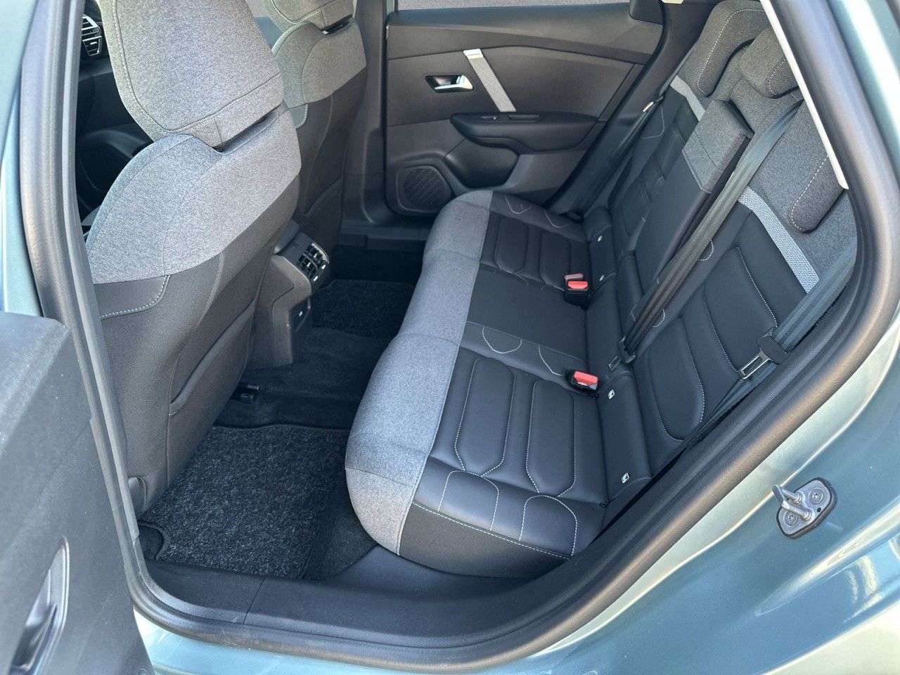 Fahrzeugabbildung Citroën C4 PureTech 130 S&S SHINE