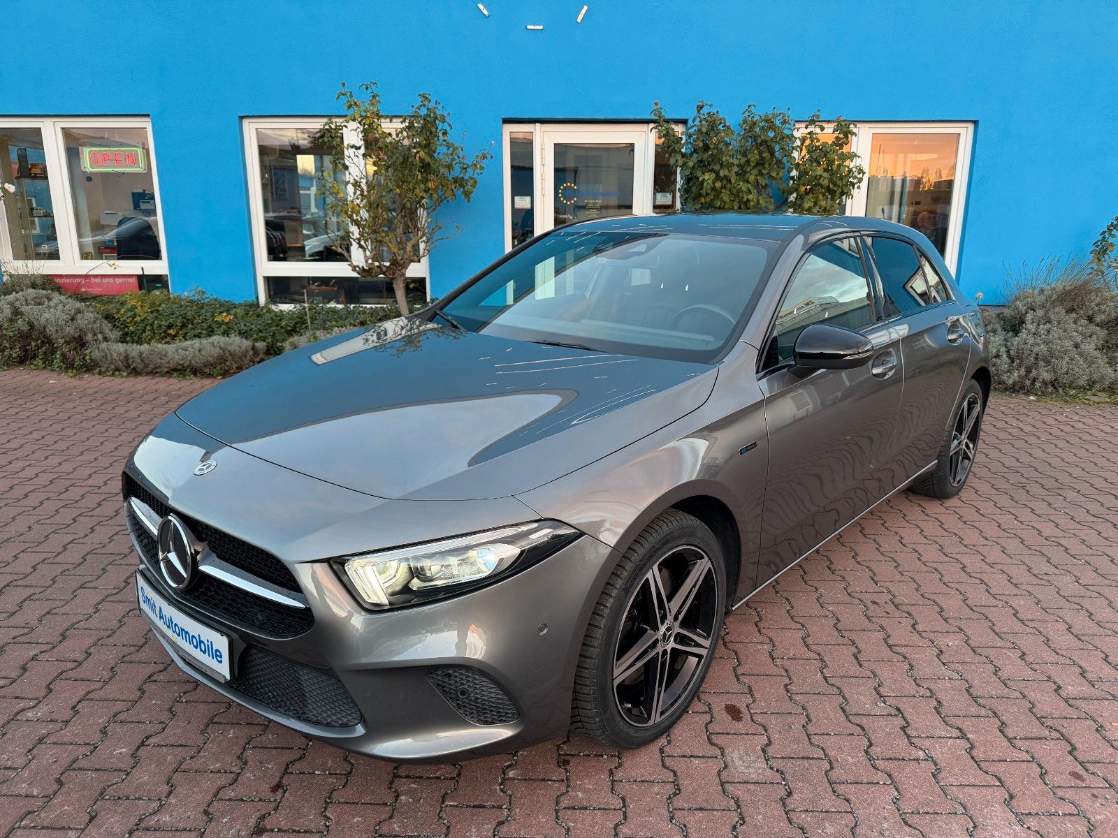 MERCEDES-BENZ A 250 A 250e Progressive Plugin Hybrid Automatik