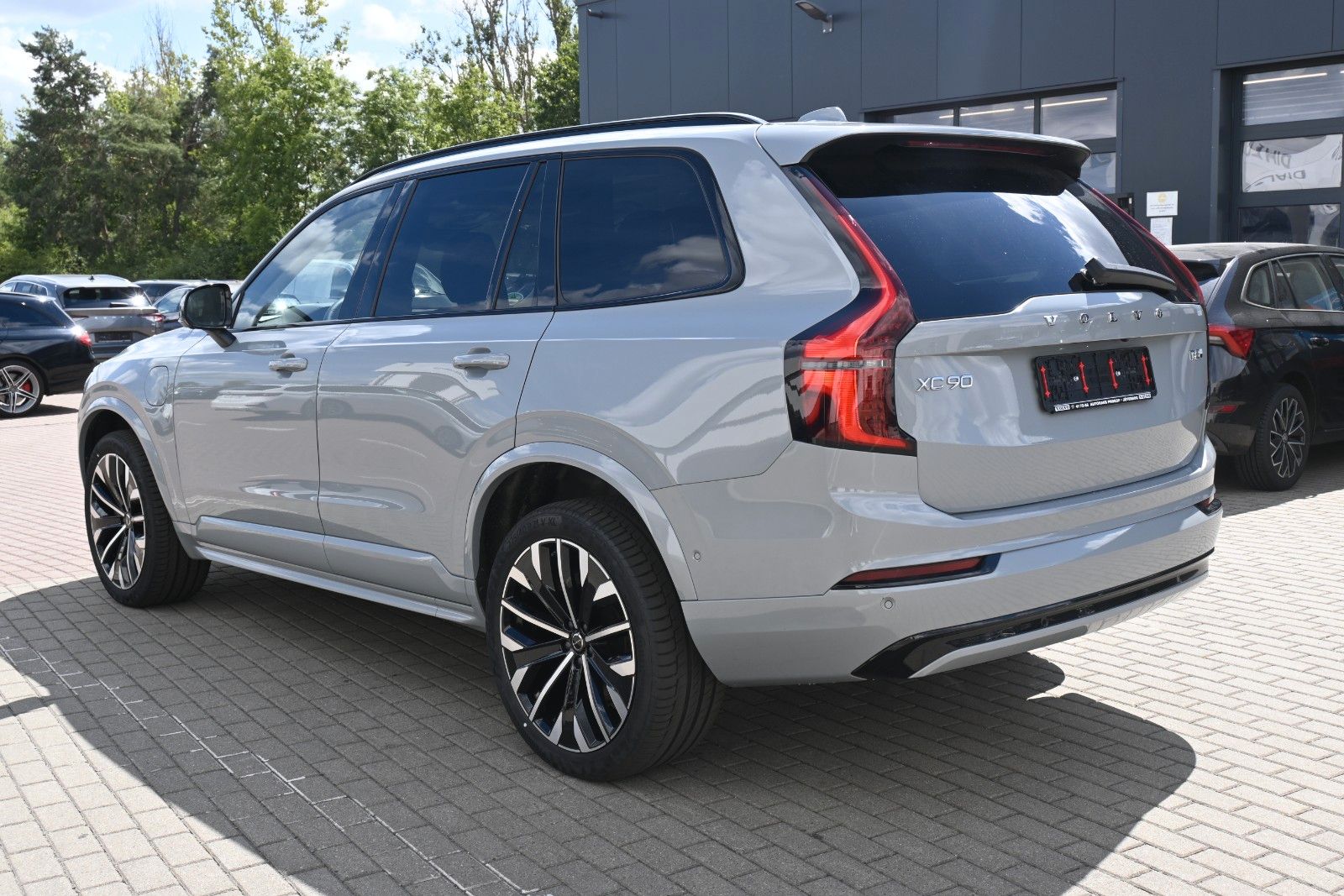 Fahrzeugabbildung Volvo XC90 T8 AWD Plus Dark*PANO*360°*HuD*H&K*ACC