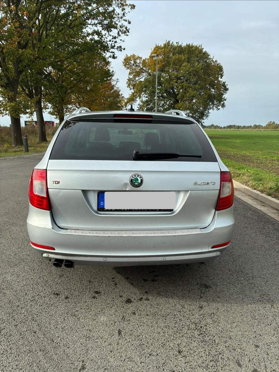 Skoda Superb 2010 — photo 7