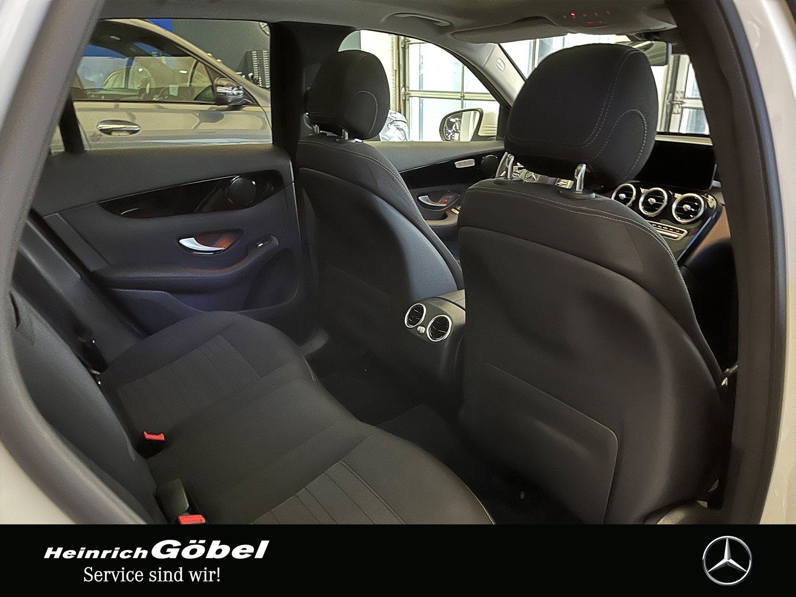 Fahrzeugabbildung Mercedes-Benz GLC 200 4M PANO+KAMERA+LED+CARPLAY+NAVI+MBUX