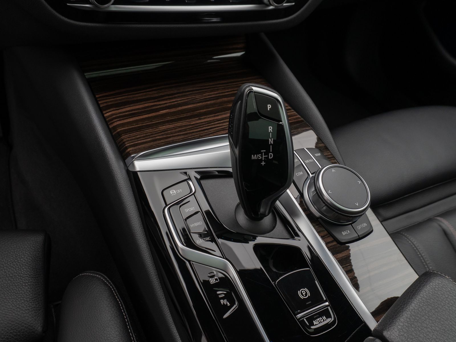 Fahrzeugabbildung BMW 530e Panorama Kamera DAB H/K WLAN Alarm Sport