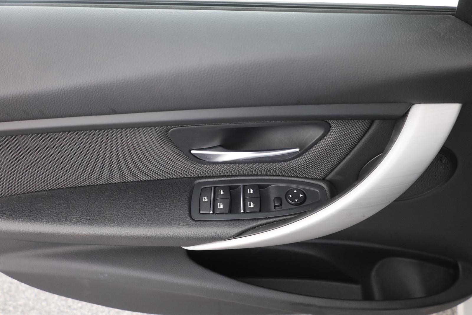 BMW 320i Touring Advantage LED Navi Schiebedach AHK