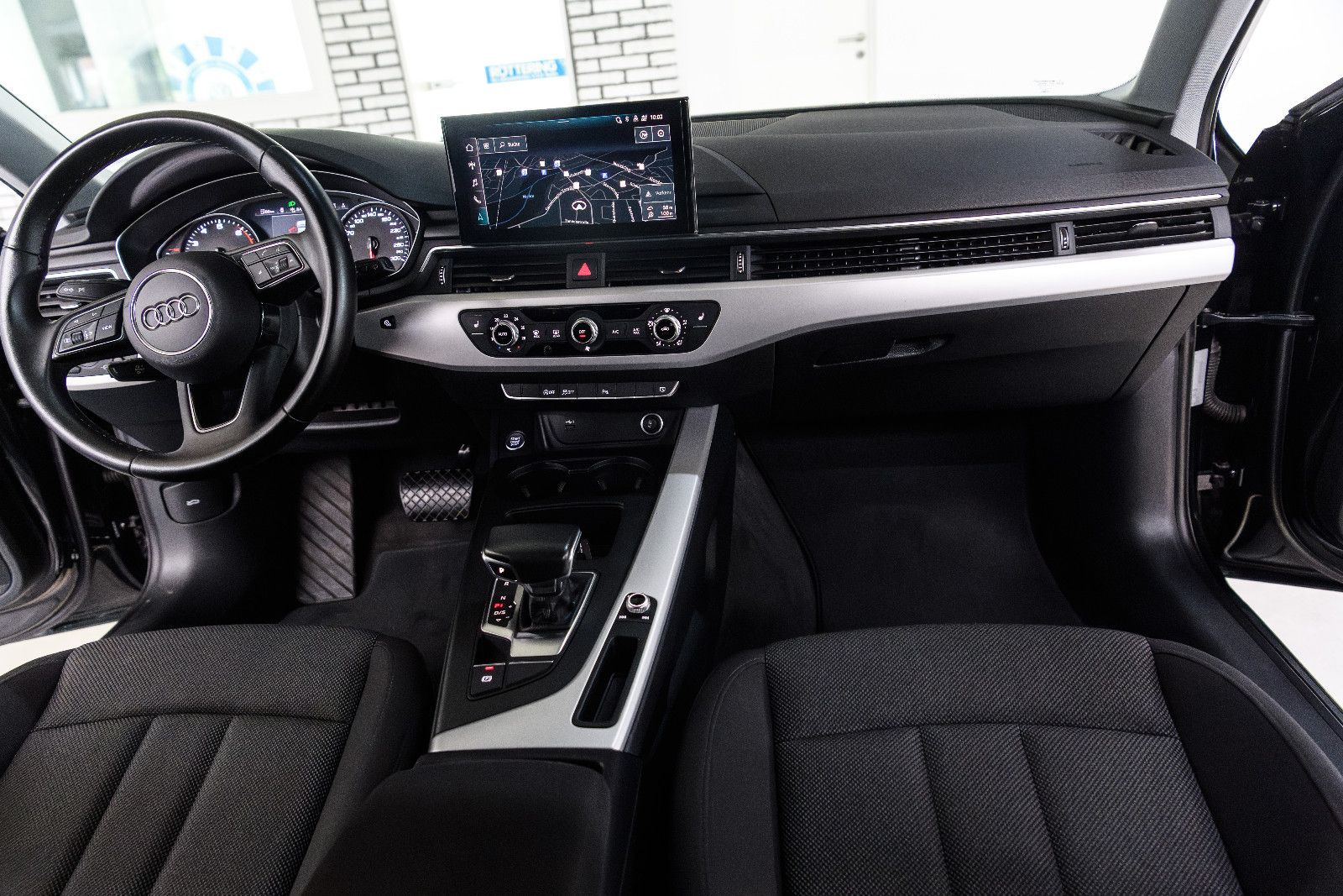 Fahrzeugabbildung Audi A4 35 TFSI S tronic advanced Avant LED/SZH/NAVI