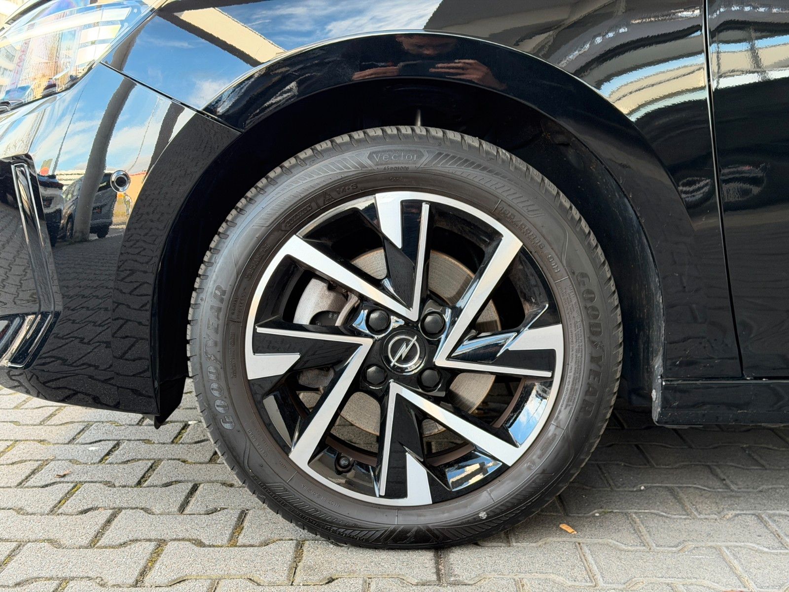 Fahrzeugabbildung Opel Corsa F GS 100PS Matrix/Navi/Kamera!