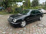 Mercedes-Benz E 420 (W210)  V8-Klassiker ... - Mercedes-Benz E 420 mit Benzin-Antrieb