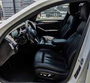Fahrzeugabbildung BMW 520d xDrive Touring M-Sport°360°|HARMAN|HOLZ