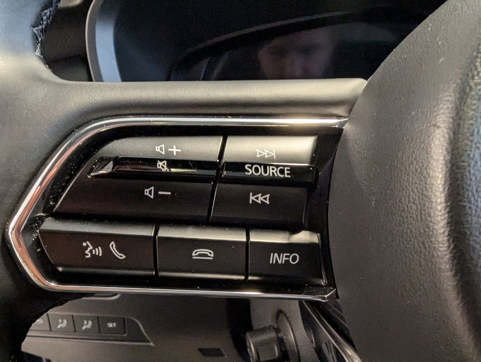 MAZDA CX-80 3.3L E-SKYACTIV D 254 HOMURA+ 7-Sitze Pano - Image 30