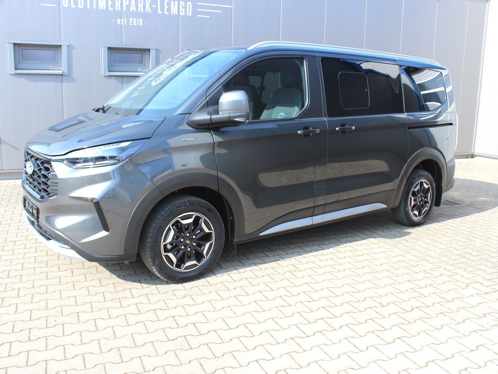 Fahrzeugabbildung Ford Tourneo Custom 320 L1 Tourneo Active FWD Bus